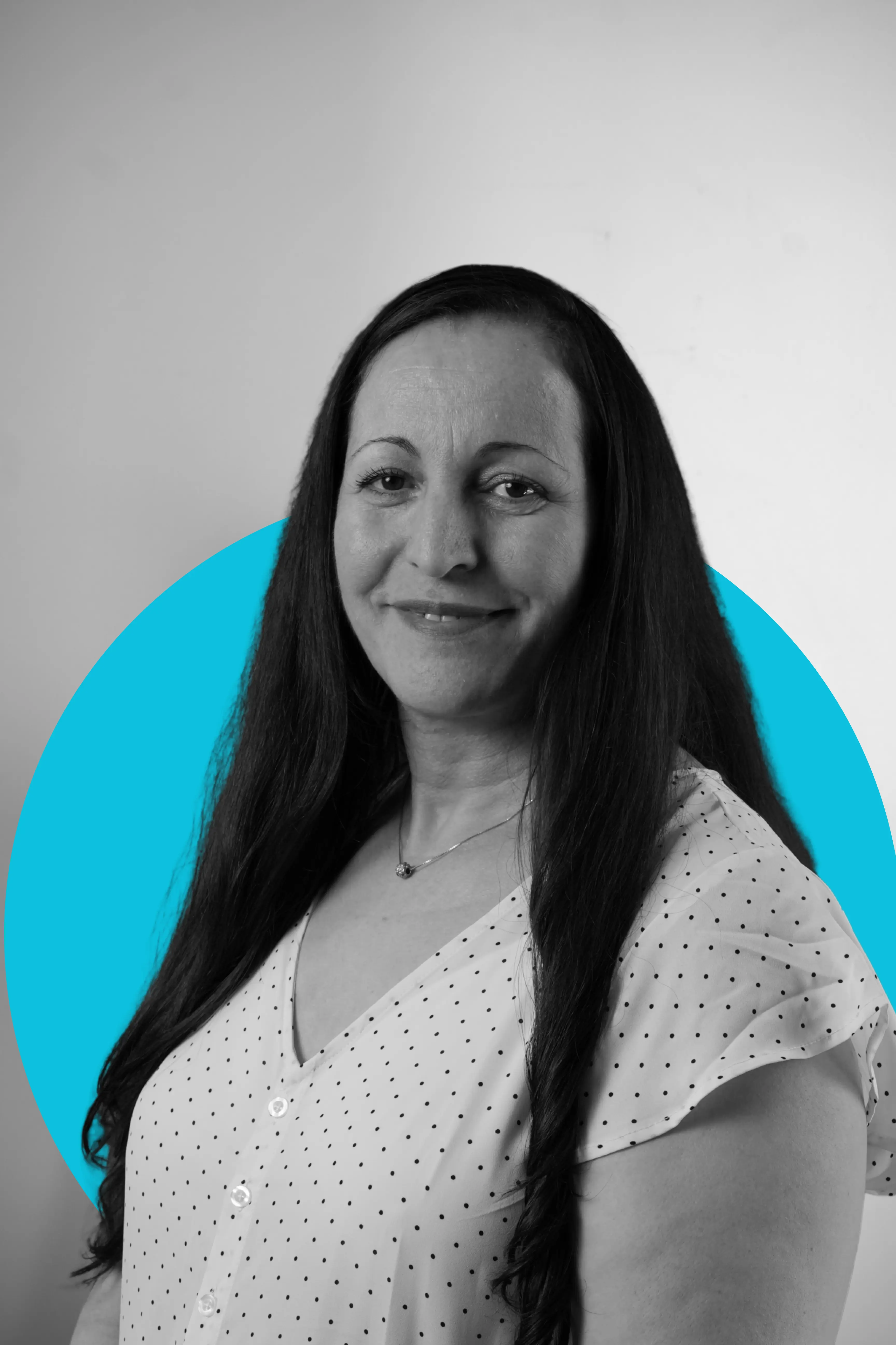 Hanifa LarfiDirectrice de programmes et services à l'hirondelle