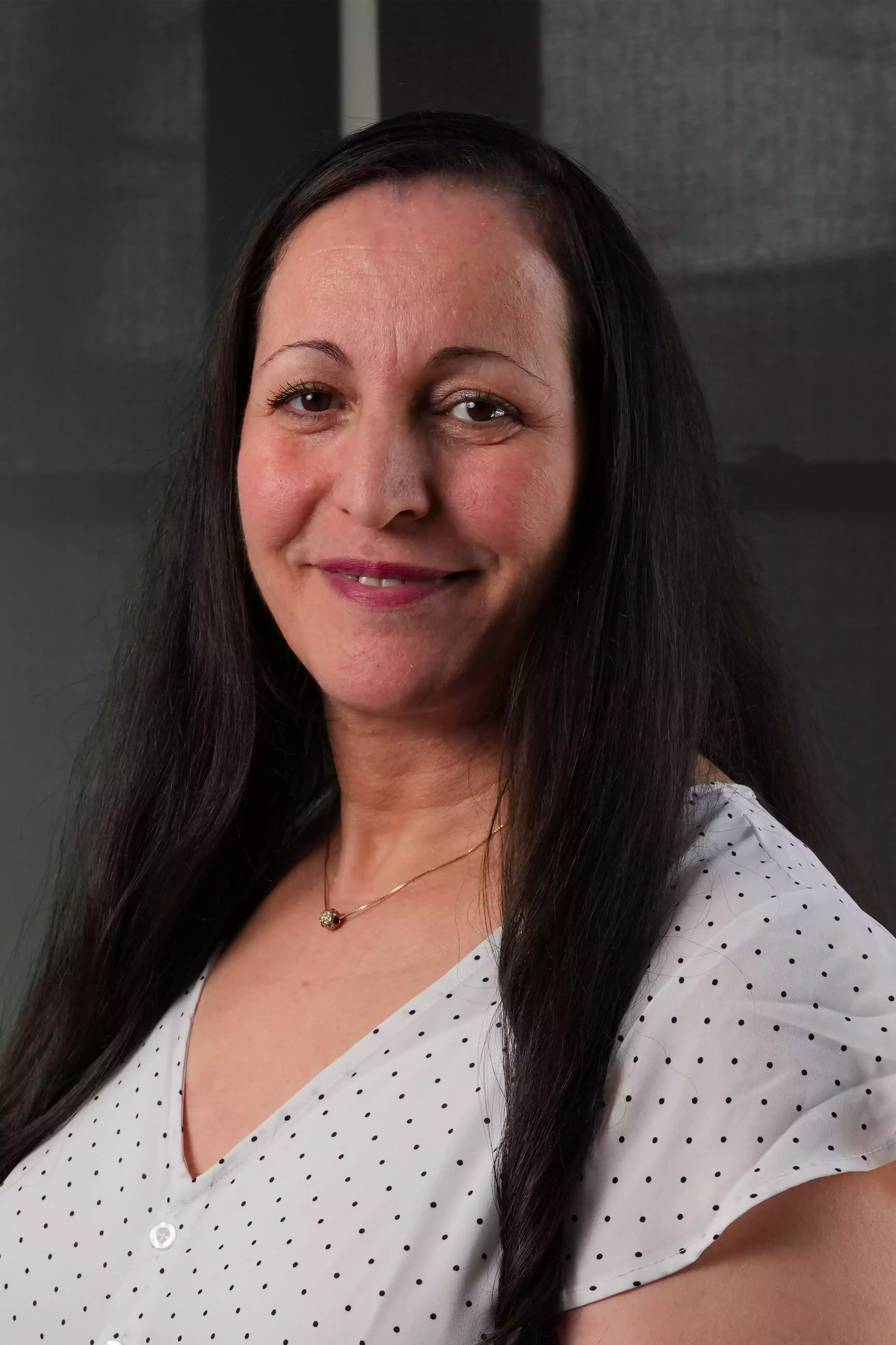 Hanifa LarfiDirectrice de programmes et services à l'hirondelle